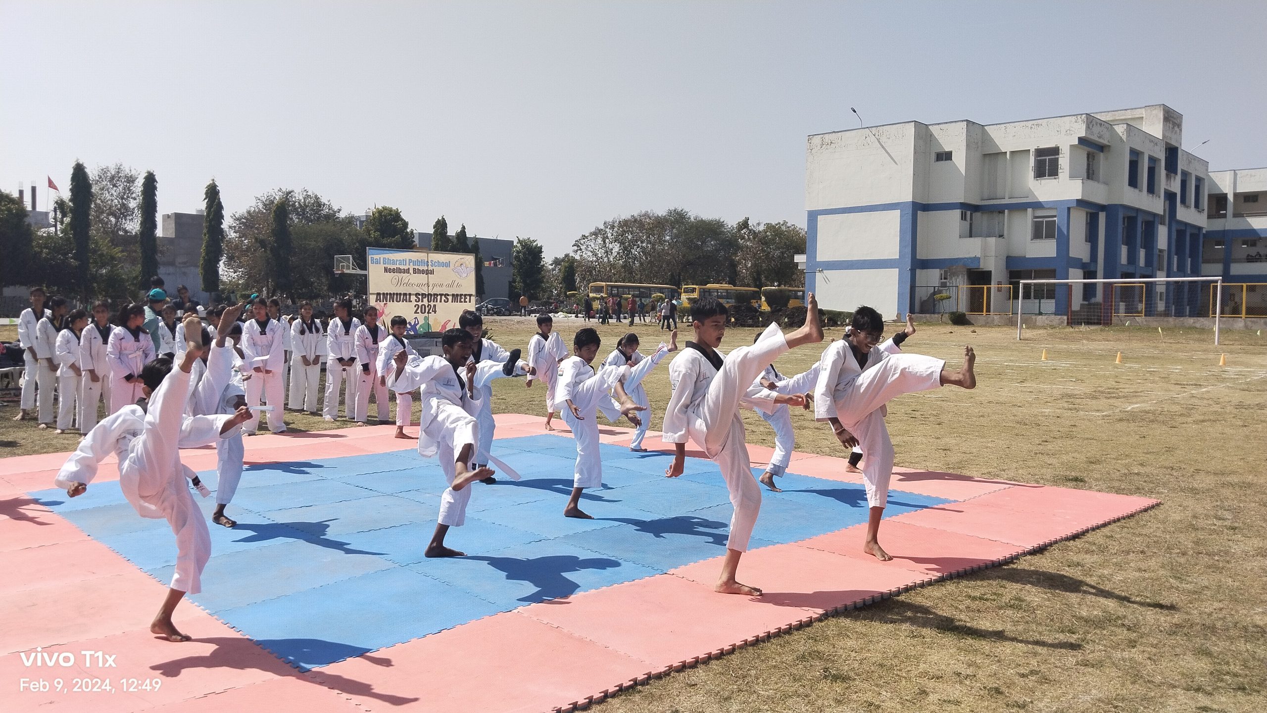 Students at sports meet, top CBSE school