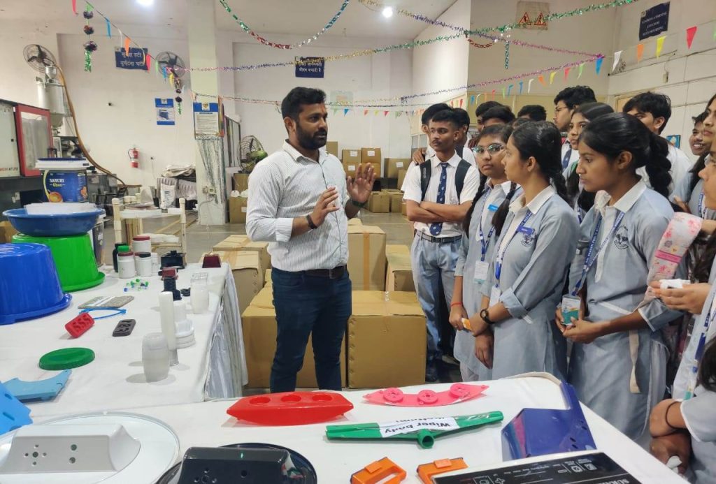 BBPS Neelbad Educational visit to Central Institute of Petrochemicals Engineering & Technology (CIPET) knowing about products 002