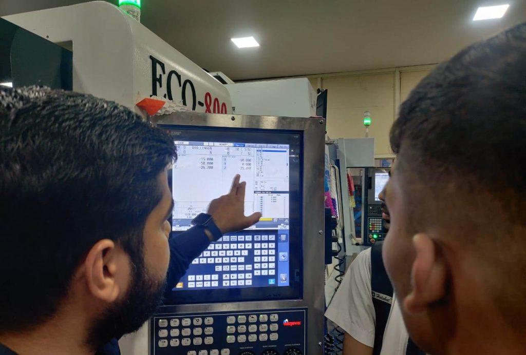 BBPS Neelbad Educational visit to Central Institute of Petrochemicals Engineering & Technology (CIPET) Studying CNC Machine 003