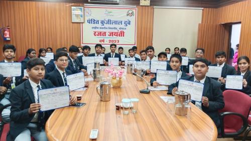 Students of BBPS Neelbad Visited Vidhansabha-03